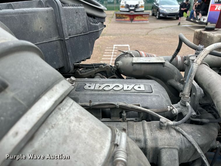 image for item DO4931 2014 Kenworth T680  semi truck