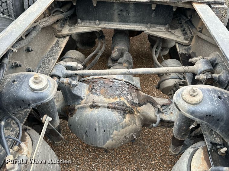 image for item DO4931 2014 Kenworth T680  semi truck