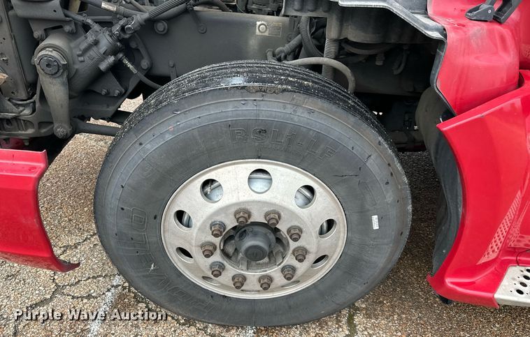 image for item DO4931 2014 Kenworth T680  semi truck