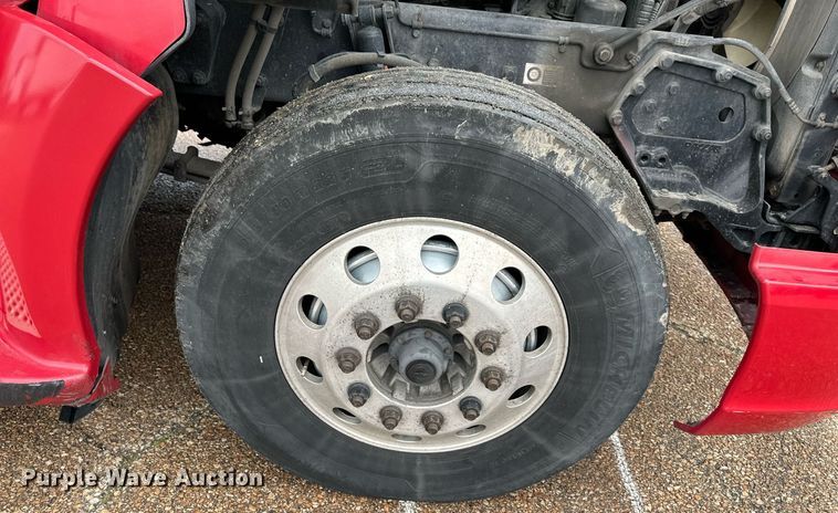 image for item DO4931 2014 Kenworth T680  semi truck