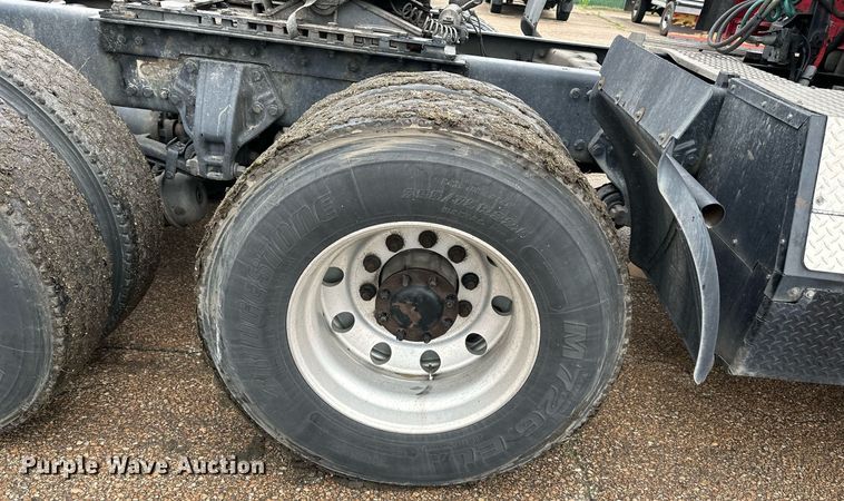 image for item DO4931 2014 Kenworth T680  semi truck