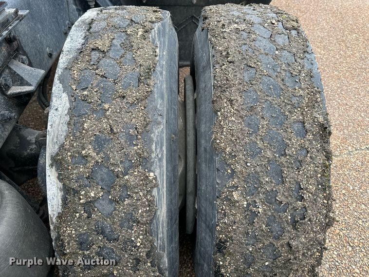 image for item DO4931 2014 Kenworth T680  semi truck