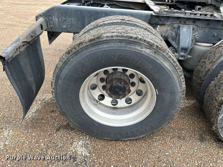 image for item DO4931 2014 Kenworth T680  semi truck