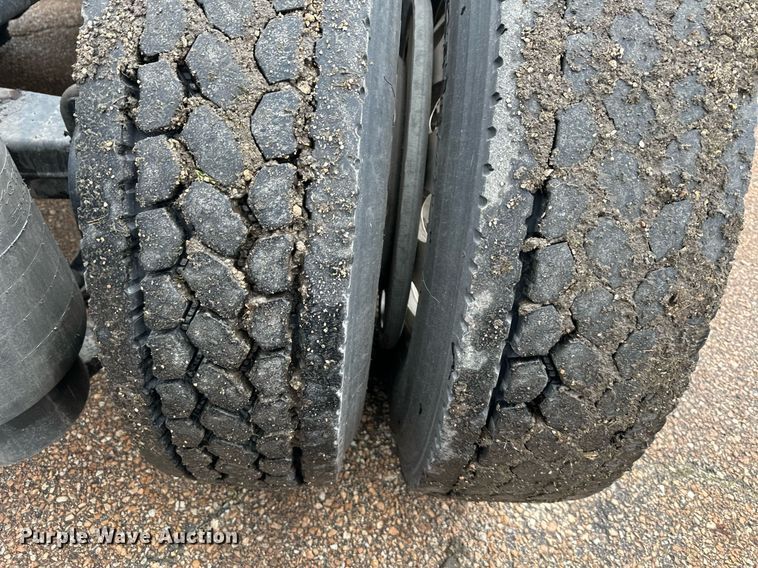 image for item DO4931 2014 Kenworth T680  semi truck