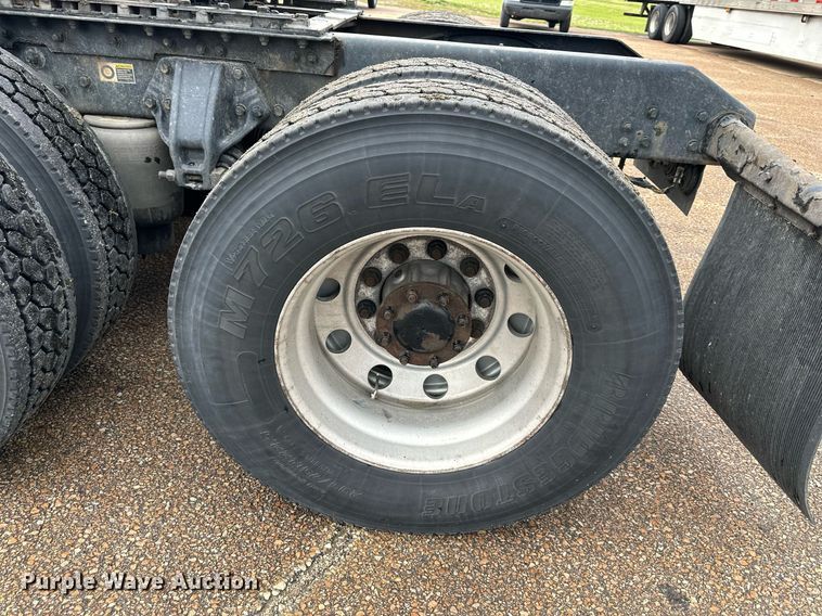 image for item DO4931 2014 Kenworth T680  semi truck