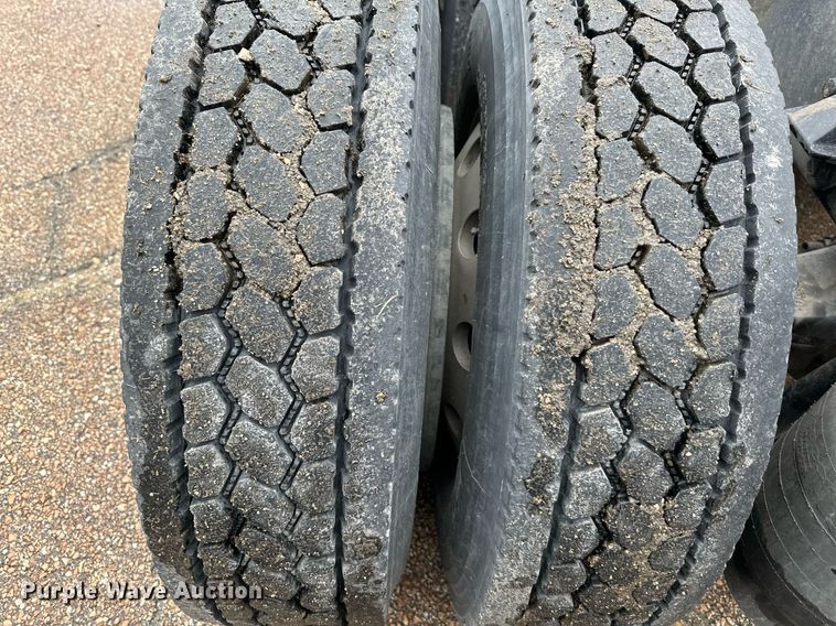 image for item DO4931 2014 Kenworth T680  semi truck