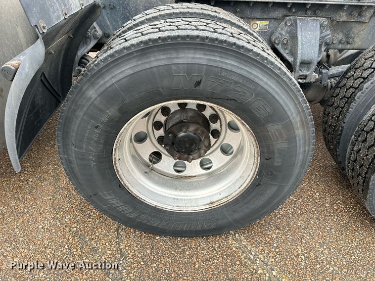 image for item DO4931 2014 Kenworth T680  semi truck