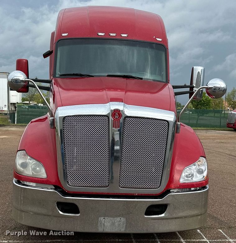 image for item DO4932 2014 Kenworth T680  semi truck