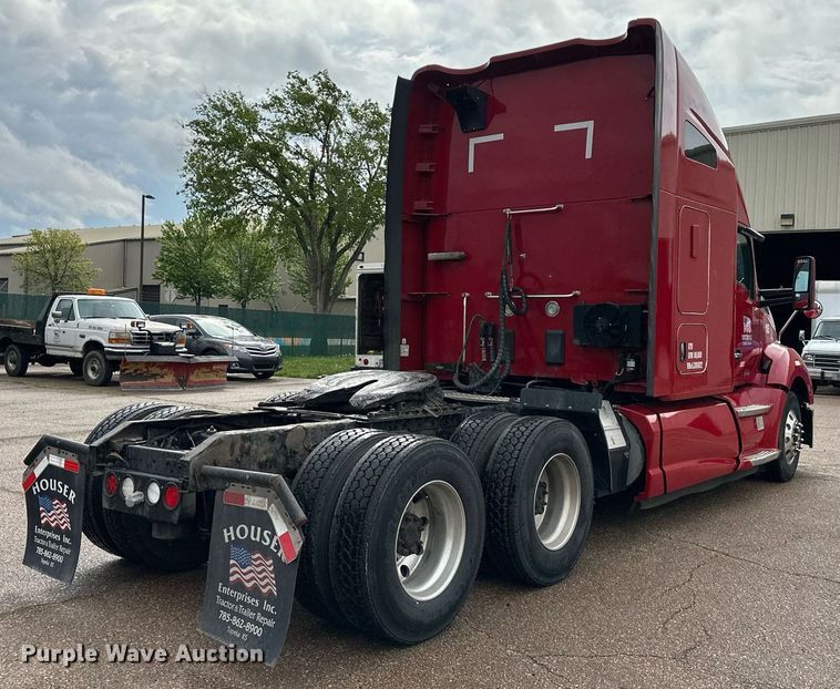image for item DO4932 2014 Kenworth T680  semi truck