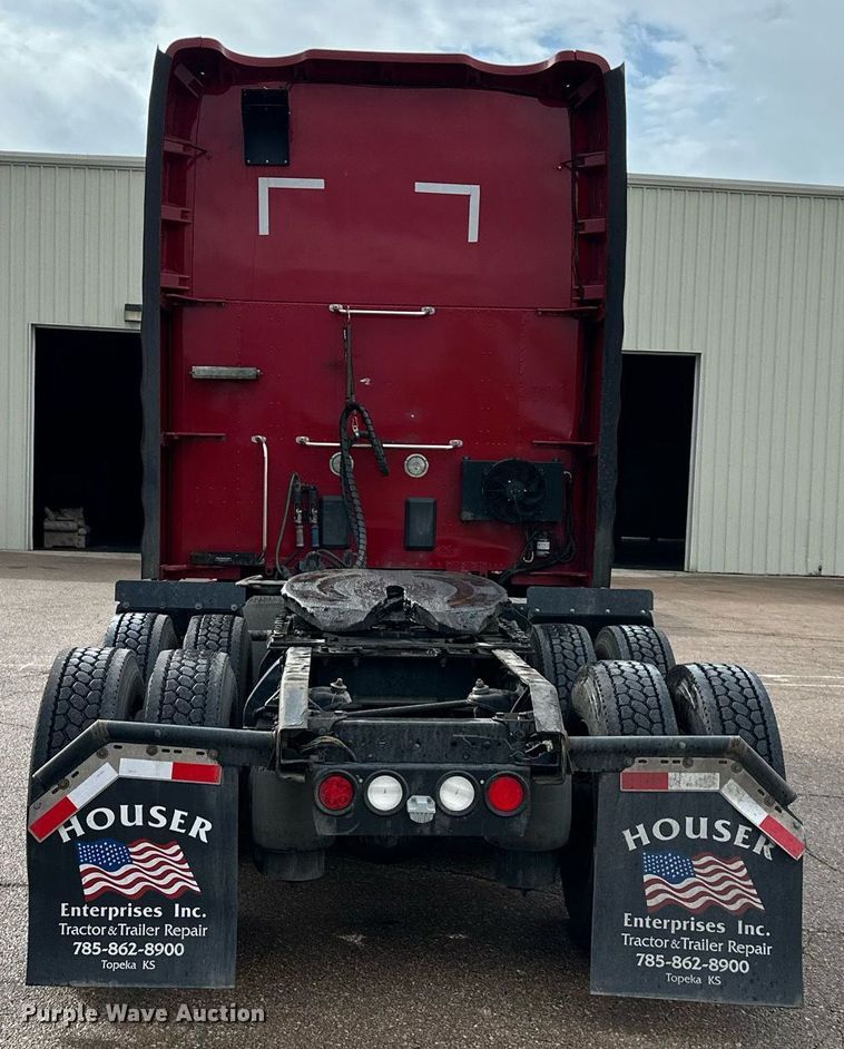 image for item DO4932 2014 Kenworth T680  semi truck