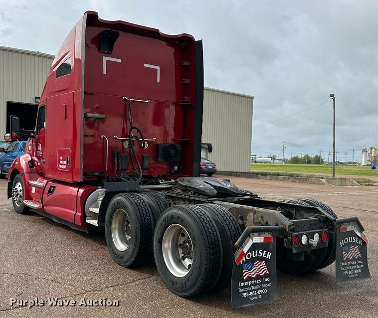 image for item DO4932 2014 Kenworth T680  semi truck