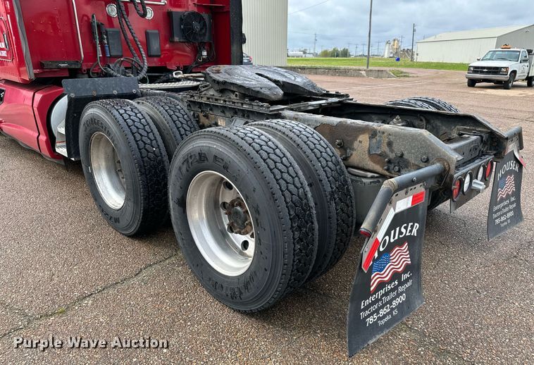 image for item DO4932 2014 Kenworth T680  semi truck