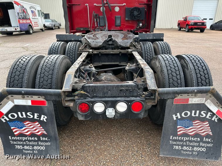 image for item DO4932 2014 Kenworth T680  semi truck