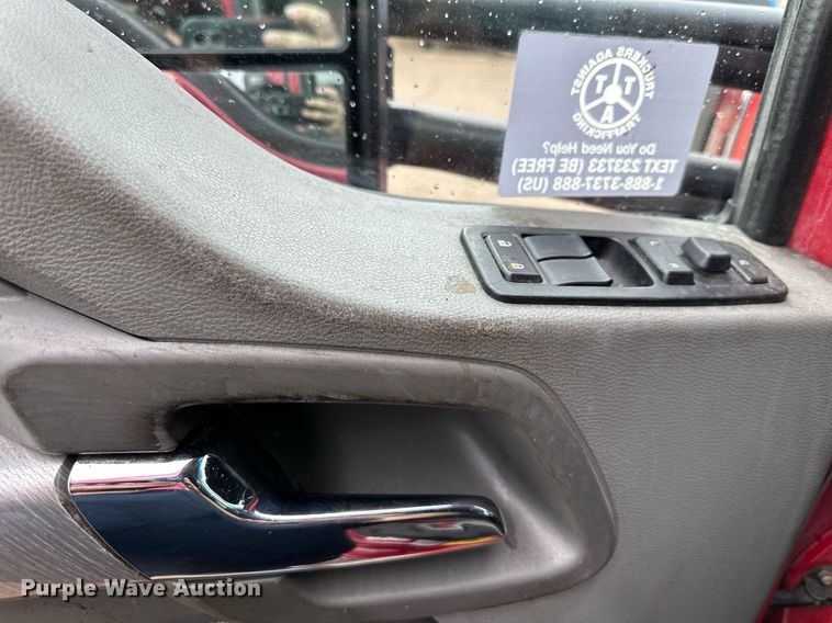 image for item DO4932 2014 Kenworth T680  semi truck