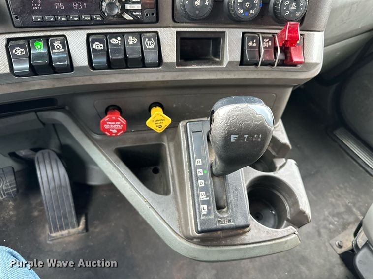 image for item DO4932 2014 Kenworth T680  semi truck