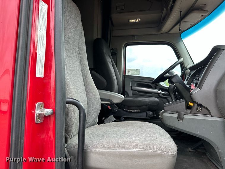 image for item DO4932 2014 Kenworth T680  semi truck