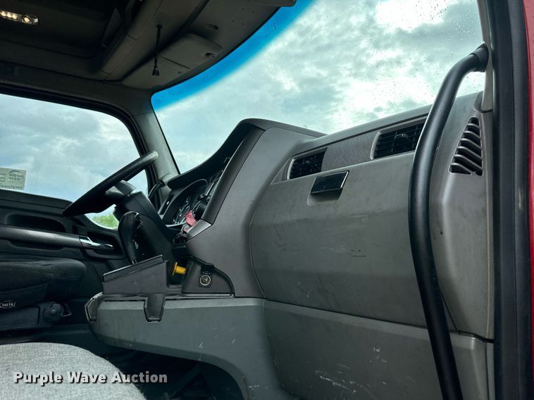 image for item DO4932 2014 Kenworth T680  semi truck