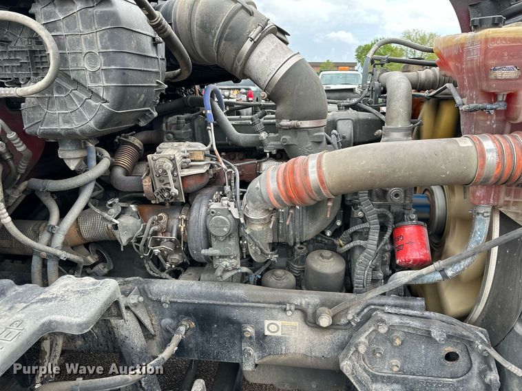 image for item DO4932 2014 Kenworth T680  semi truck