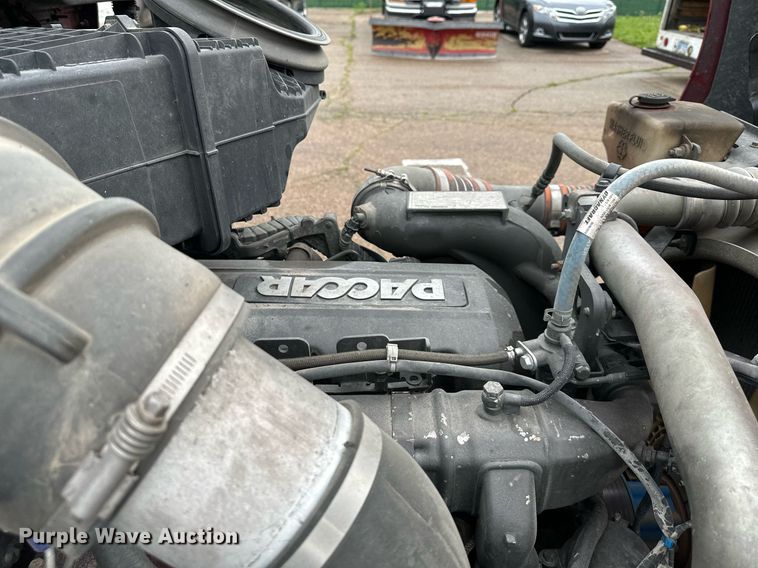 image for item DO4932 2014 Kenworth T680  semi truck