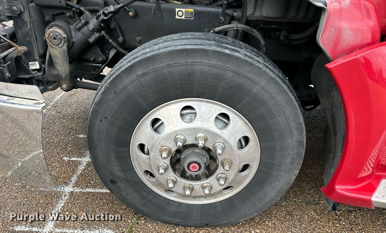 image for item DO4932 2014 Kenworth T680  semi truck