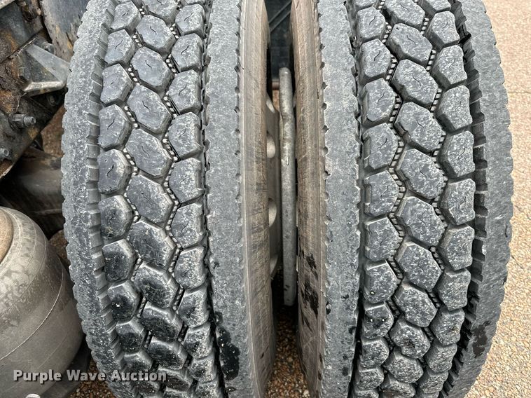 image for item DO4932 2014 Kenworth T680  semi truck