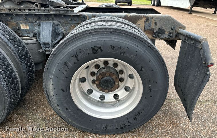 image for item DO4932 2014 Kenworth T680  semi truck