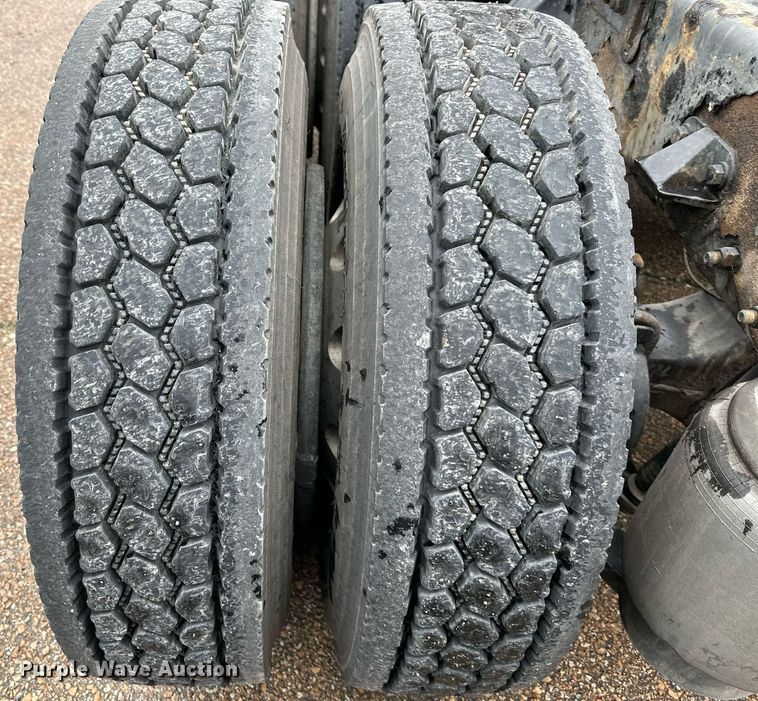 image for item DO4932 2014 Kenworth T680  semi truck