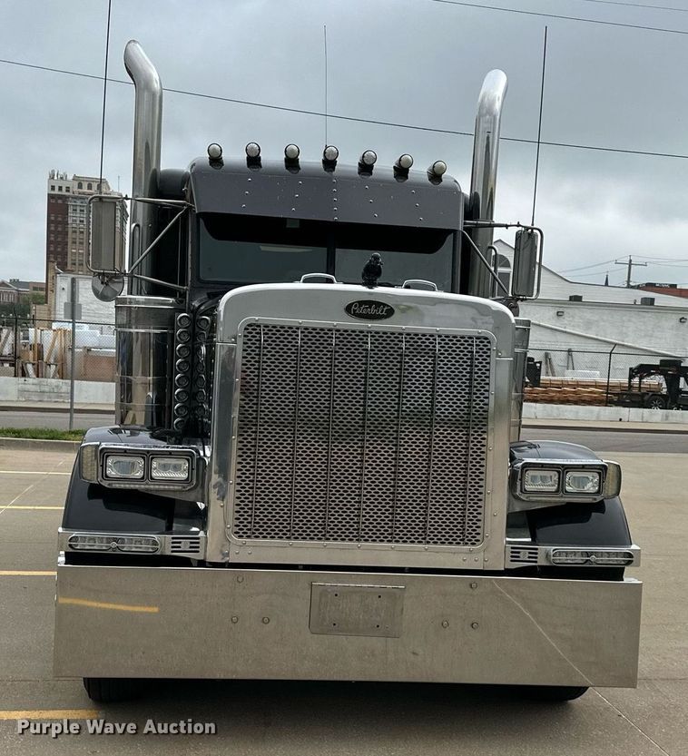image for item DO4964 1998 Peterbilt 379  semi truck
