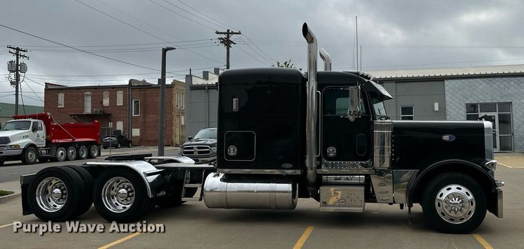 image for item DO4964 1998 Peterbilt 379  semi truck