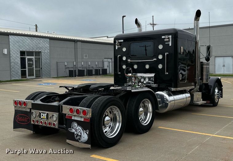 image for item DO4964 1998 Peterbilt 379  semi truck