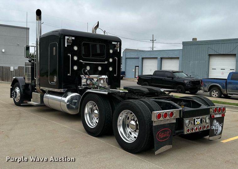 image for item DO4964 1998 Peterbilt 379  semi truck