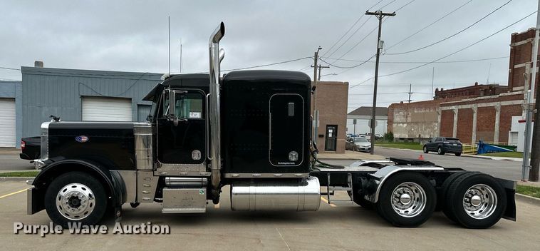 image for item DO4964 1998 Peterbilt 379  semi truck