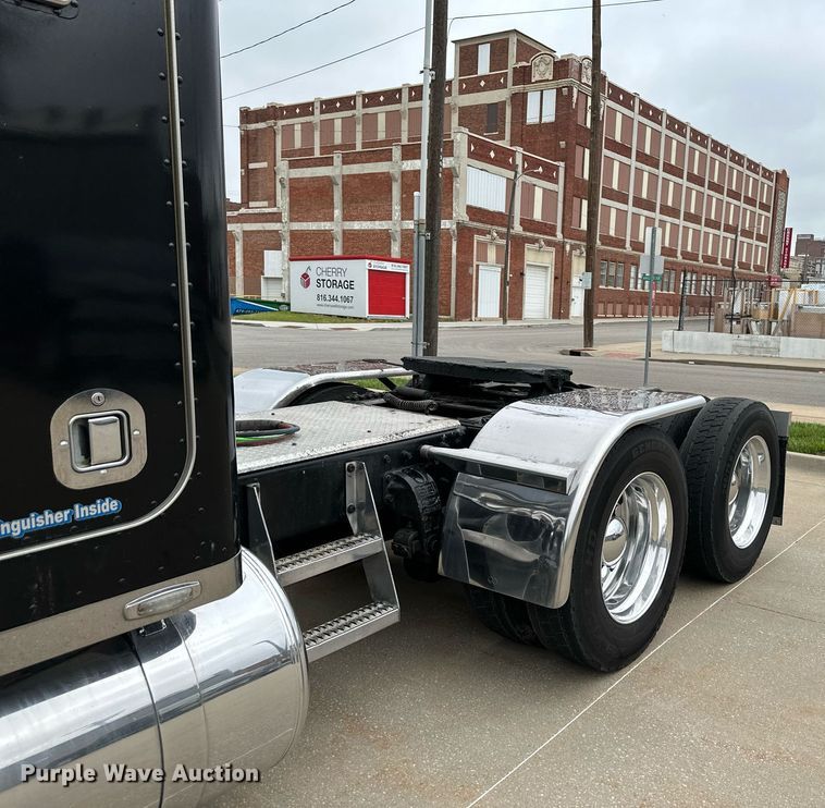 image for item DO4964 1998 Peterbilt 379  semi truck