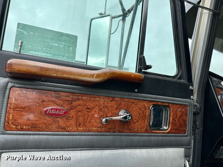 image for item DO4964 1998 Peterbilt 379  semi truck