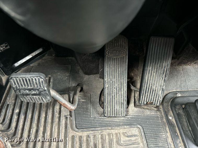 image for item DO4964 1998 Peterbilt 379  semi truck