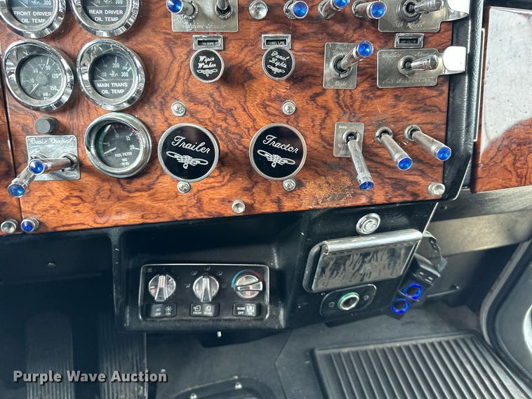 image for item DO4964 1998 Peterbilt 379  semi truck