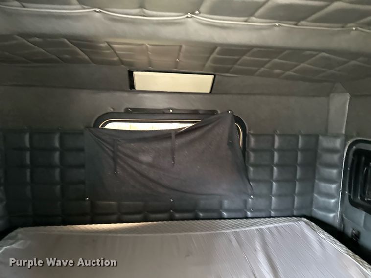 image for item DO4964 1998 Peterbilt 379  semi truck