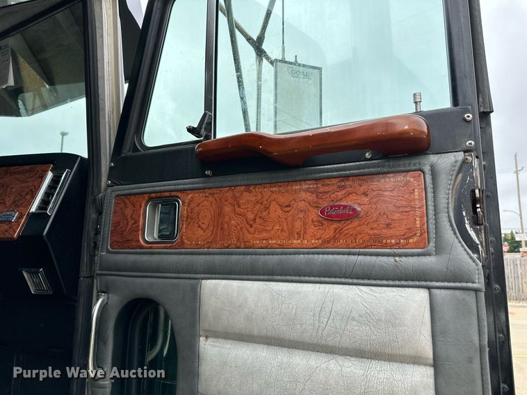 image for item DO4964 1998 Peterbilt 379  semi truck