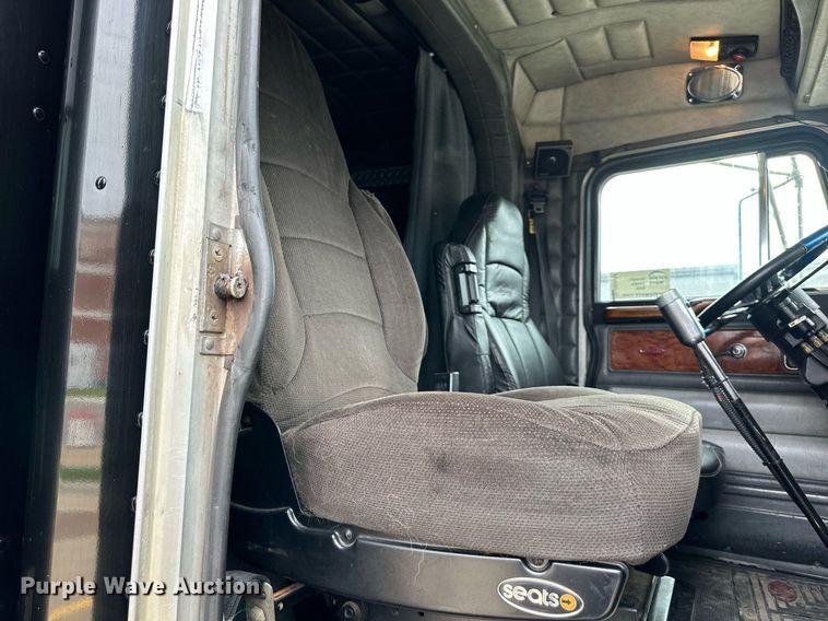 image for item DO4964 1998 Peterbilt 379  semi truck