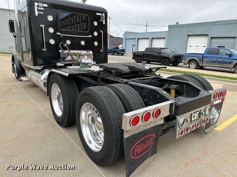 image for item DO4964 1998 Peterbilt 379  semi truck