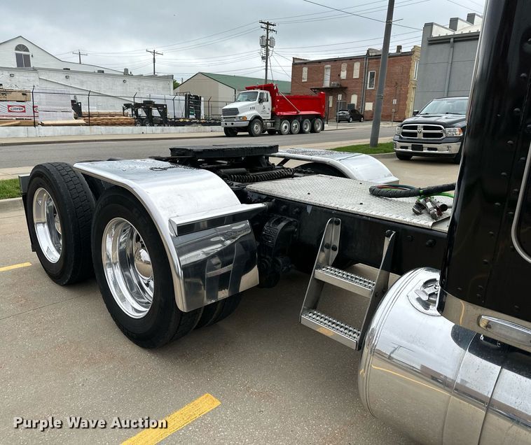 image for item DO4964 1998 Peterbilt 379  semi truck