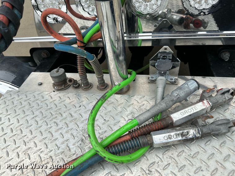 image for item DO4964 1998 Peterbilt 379  semi truck