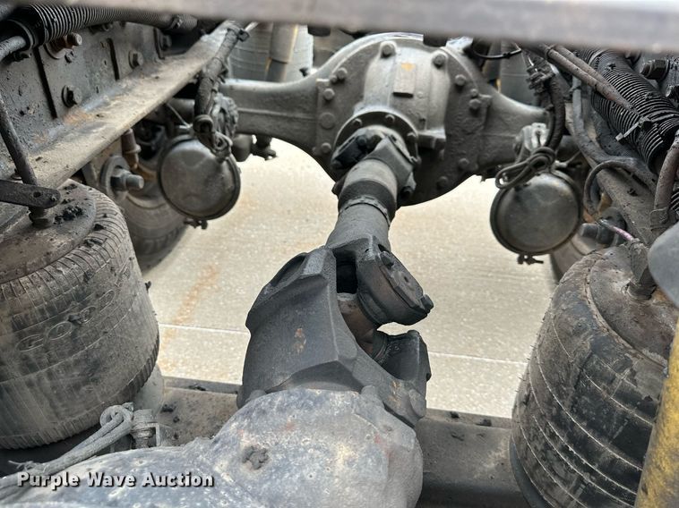 image for item DO4964 1998 Peterbilt 379  semi truck