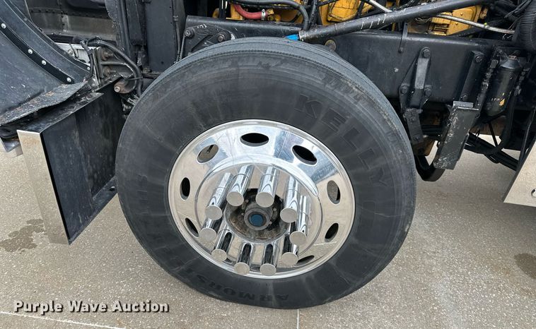 image for item DO4964 1998 Peterbilt 379  semi truck