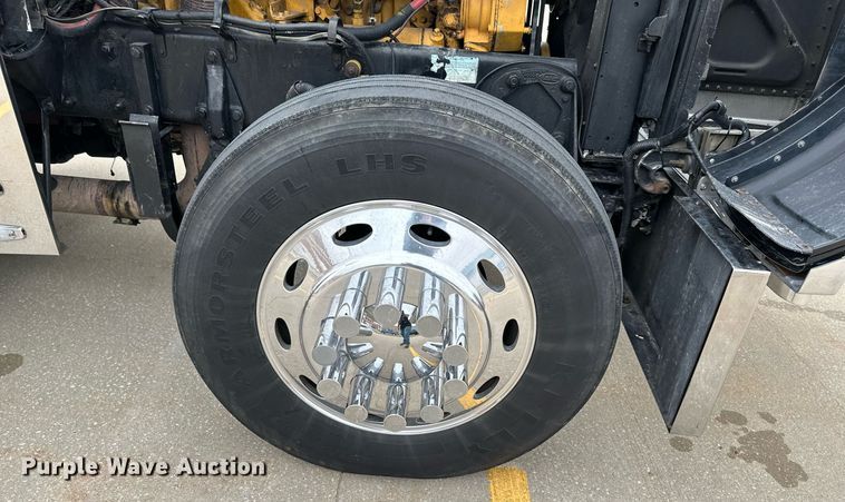 image for item DO4964 1998 Peterbilt 379  semi truck