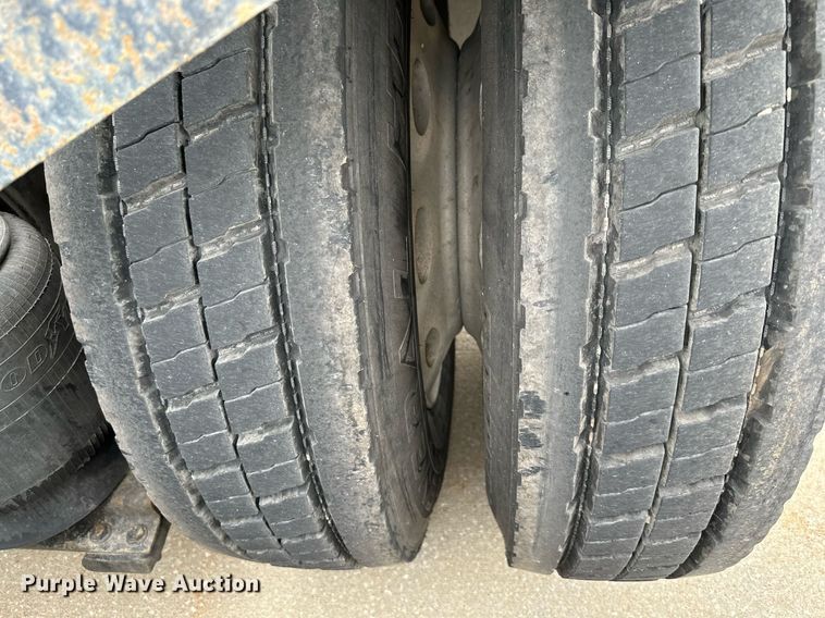 image for item DO4964 1998 Peterbilt 379  semi truck