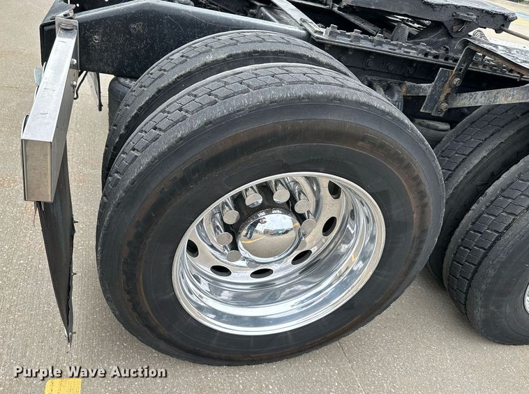 image for item DO4964 1998 Peterbilt 379  semi truck