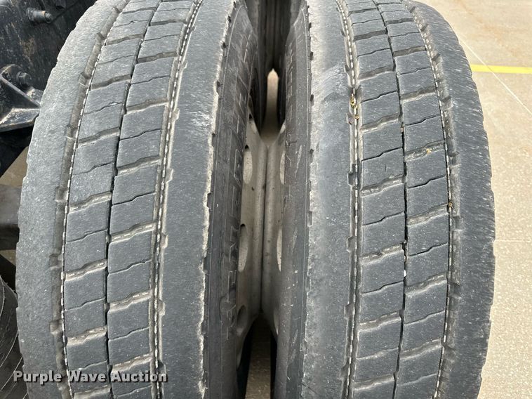 image for item DO4964 1998 Peterbilt 379  semi truck