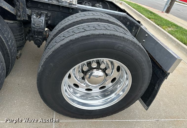 image for item DO4964 1998 Peterbilt 379  semi truck