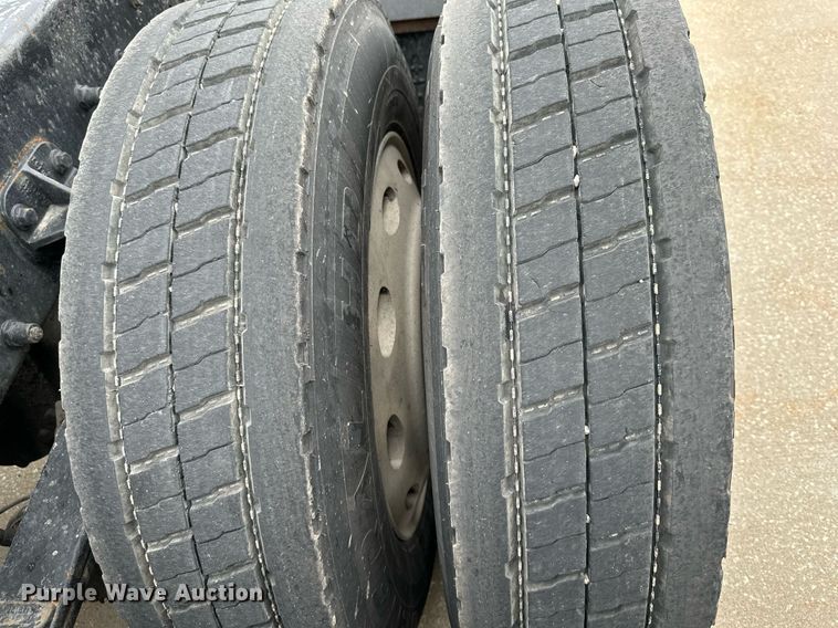 image for item DO4964 1998 Peterbilt 379  semi truck